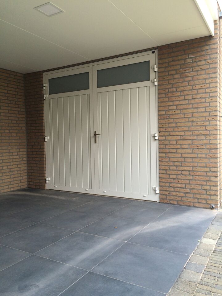 2x openslaande garagedeuren Geleen Different Doors